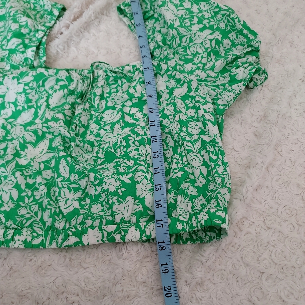 Bundle (2) Universal Thread Puff sleeve crop tops… - image 11